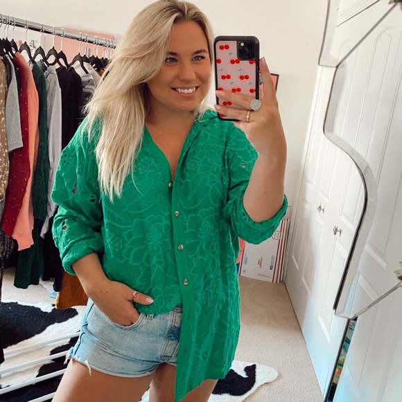 Anthropologie Tops - Anthropologie akemi + kin green floral button up
